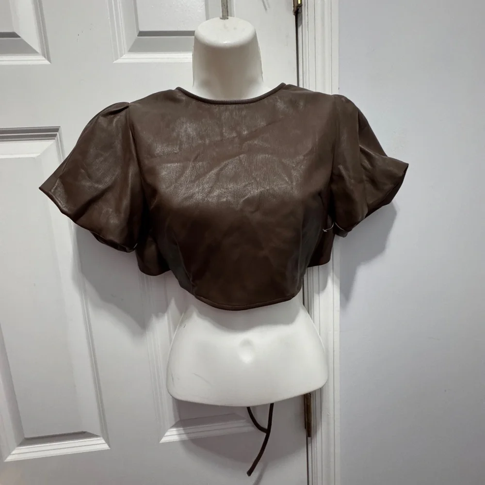 Kirious Brown faux leather crop Top size small_4